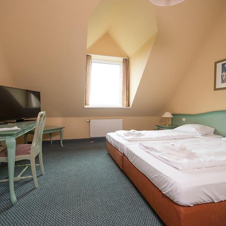 Hotel Ziegenkrug Schweriner Tor Pampow Екстериор снимка