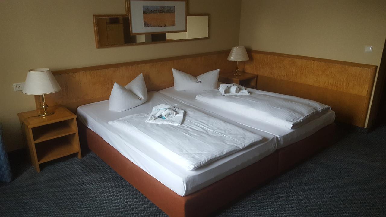 Hotel Ziegenkrug Schweriner Tor Pampow Екстериор снимка