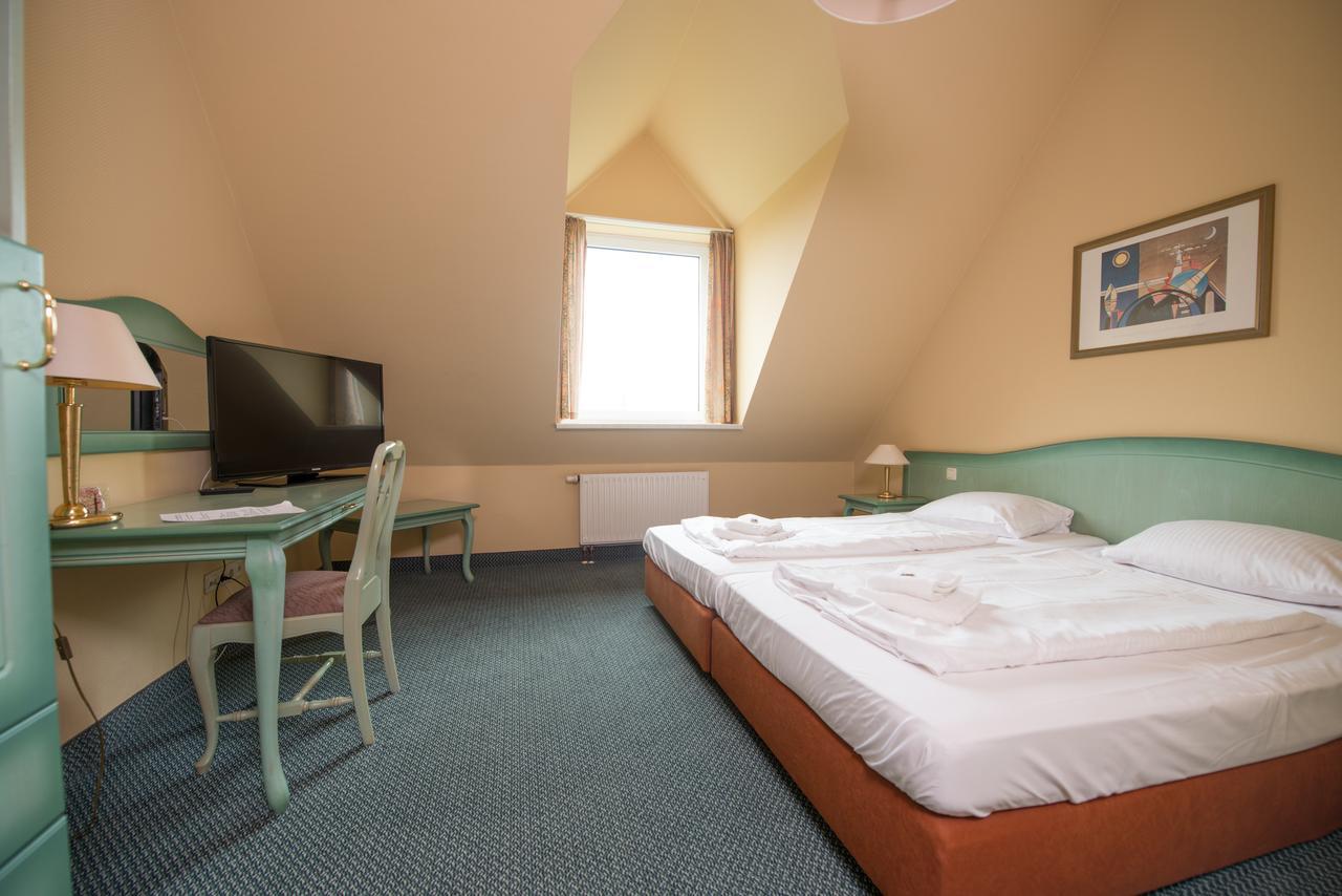 Hotel Ziegenkrug Schweriner Tor Pampow Екстериор снимка